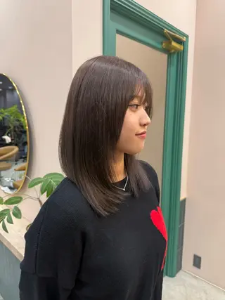 カラー 松岡 茉和のヘアスタイル