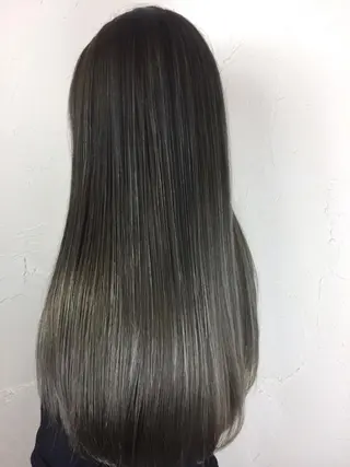 ロング 韓国レイヤー外国人風 透明感カラー髪質改善のヘアスタイル