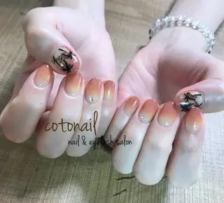 ミディアム ネイル ツメトマツゲ .のネイルデザイン