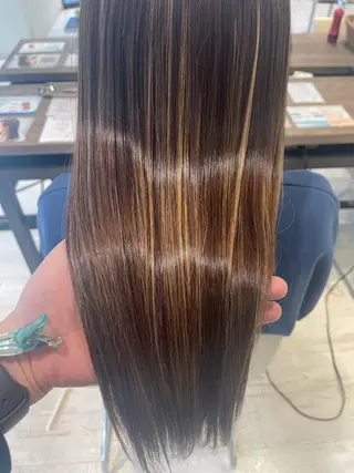 ロング デザインカラー、艶髪 大塚　耕平のヘアスタイル