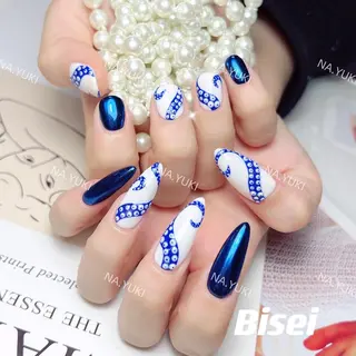 ネイル 🦋 Queenieのネイルデザイン