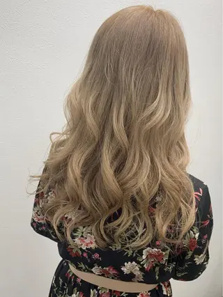 ロング カラー ヤナ マネージャーのヘアスタイル