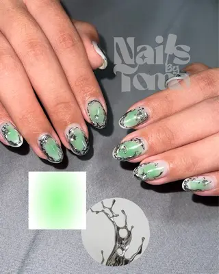 ネイル LIVME by nailsbytomo所属・Tomo 🦋💜のネイルデザイン