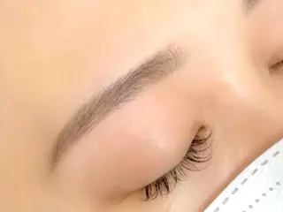 アイブロウ Vogusty's Nail 鶴見店のネイルデザイン