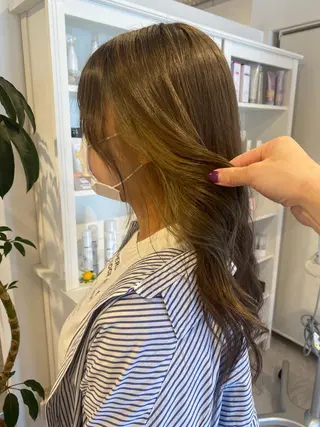 ロング カラー 梛木 唯のヘアスタイル