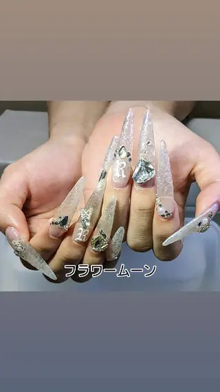 ネイル フラワー ムーンのネイルデザイン