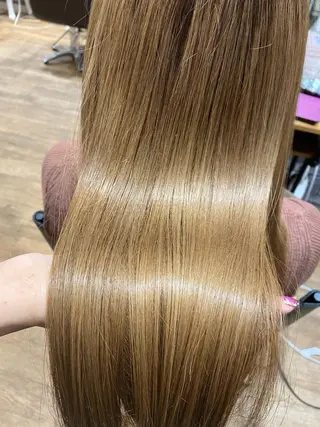 ロング 新谷 桃子のヘアスタイル