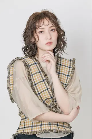 ミディアム カラー hoNua. 栄/透明感カラーのヘアスタイル