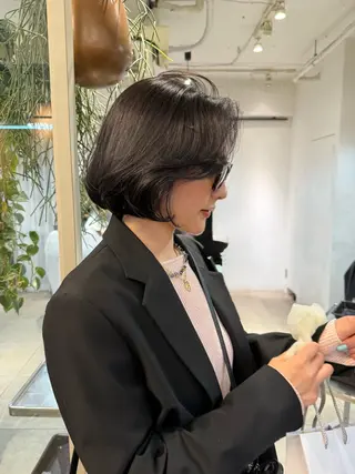 ショート カラー ミルクティー× グレージュMOMOのヘアスタイル