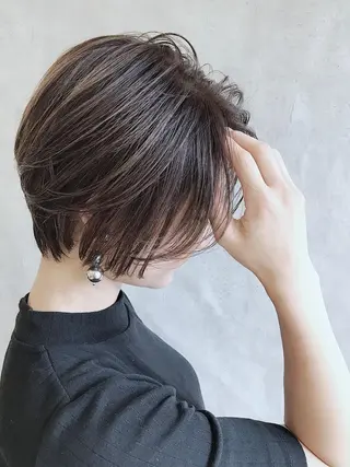 ショート カラー MOU namba ムウナンバのヘアスタイル