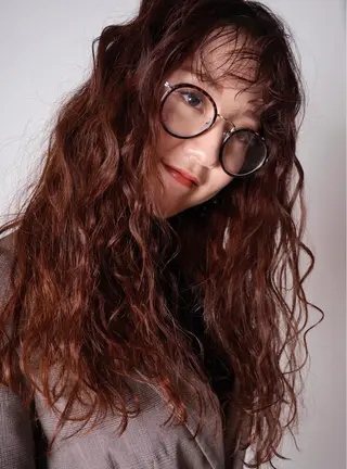 ロング カラー ヘアアレンジ 暗髪カラー🫐パーマ おくだりんかのヘアスタイル