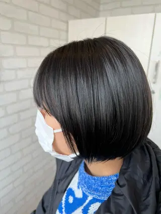 ショート カラー 石崎 真維のヘアスタイル