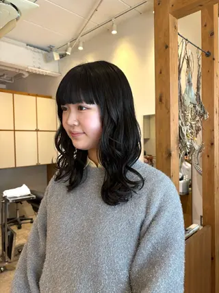 セミロング カラー ENIF ツキのヘアスタイル
