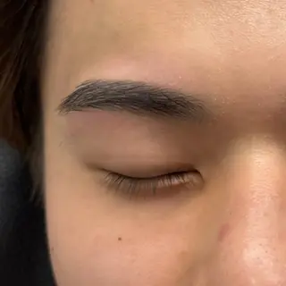 メンズ アイブロウ アイブロウ専門サロンエサージュ町田店所属・町田 桃香のマツエク・マツパデザイン