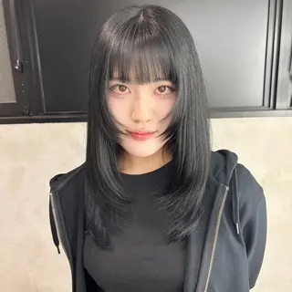 ロング エミリ / オリーブカラーのヘアスタイル