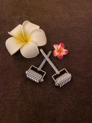 Acupuncture  salon LINOA リノア鍼灸院所属・ヘッドスパ鍼/小顔鍼 耳ツボ 　LINOAのエステ・リラクイメージ