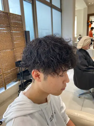 メンズ メンズパーマ特化 福岡正真のヘアスタイル