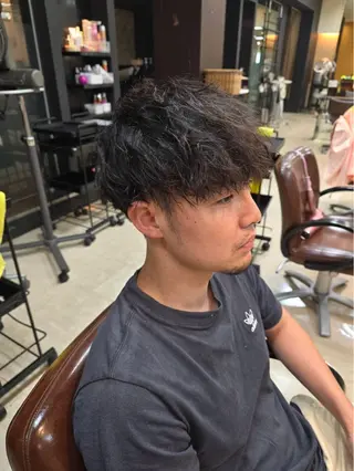 カラー メンズ 東田 篤希のヘアスタイル