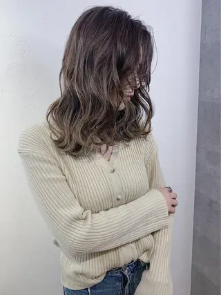 セミロング カラー _WHITE+ 南海難波店のヘアスタイル