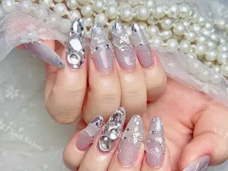 ネイル Queenie 🦋のネイルデザイン