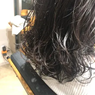 セミロング パーマ 🟢ウルフ／スパイラ ルパーマ／大西🟢のヘアスタイル