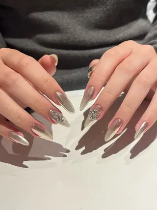 ネイル 坂口 莉愛のネイルデザイン