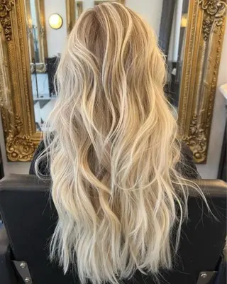 ロング karin💋海外 バタフライカットのヘアスタイル