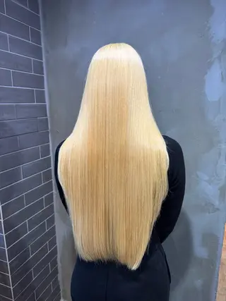 ロング カラー Eleanor spa&treatment 札幌店内にあるシェアサロン【WHITE】所属・シルクハイトーン / 髪質改善🦋MIKUのヘアスタイル