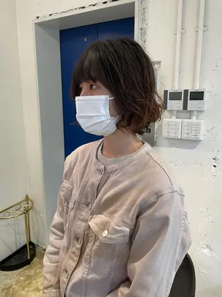 ミディアム パーマ MIOベージュカラー 柔らかいカラーのヘアスタイル