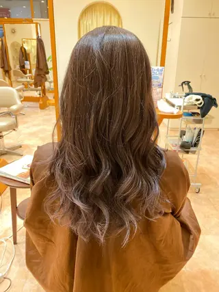 カラー 浦田 智里のヘアスタイル