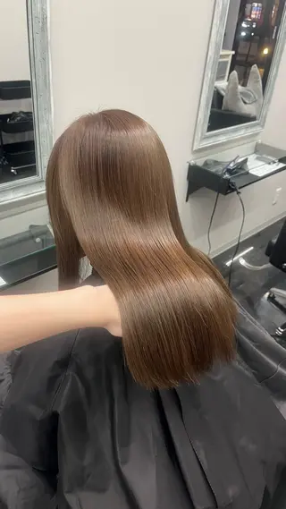 セミロング BALE所属・祥華(さちか)／透 明感カラー／髪質改善のヘアスタイル