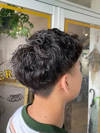 ショート パーマ メンズ JERICHO HAIR所属・ユ カの眉毛・アイブロウイメージ