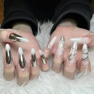 ネイル RAFFINE 月🦋🩵のネイルデザイン