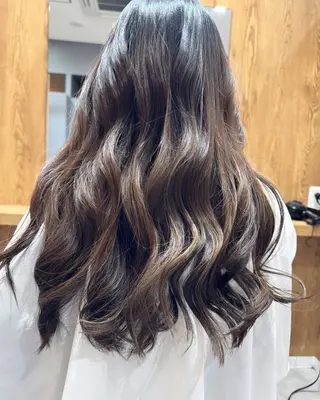 ロング カラー 坂田 優子のヘアスタイル