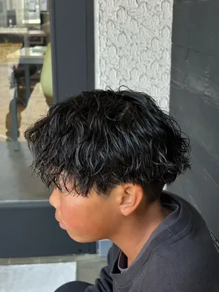 ミディアム パーマ メンズ ユウト 【メンズ限定】のヘアスタイル