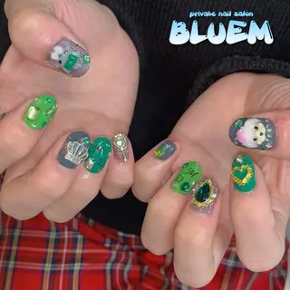 ネイル BLUEM なな🐶のネイルデザイン