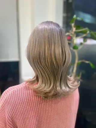 ミディアム カラー ハイトーン× デザイン Runoのヘアスタイル