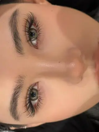 もも🍑LEDマツエ クボリュームラッシュのマツエク・マツパデザイン