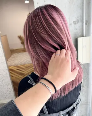 ミディアム カラー ヘアアレンジ lani ブリーチ /ダブルカラーのヘアスタイル