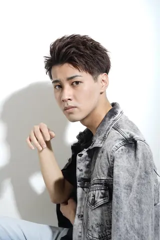 カラー メンズ ボブ・暖色カラー🌟 渡辺瑚十音のヘアスタイル