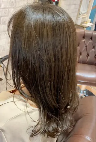 セミロング カラー ブリーチなし✨艶髪 カラー𓃲YAGIのヘアスタイル