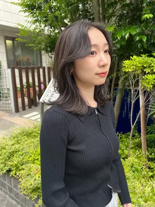 ミディアム カラー 顔周りレイヤー🌈 透明感カラ⭐️RENのヘアスタイル