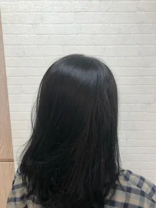 セミロング インナーカラー👾 Chibiのヘアスタイル