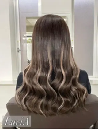 ロング カラー エクステ LuciAのヘアスタイル