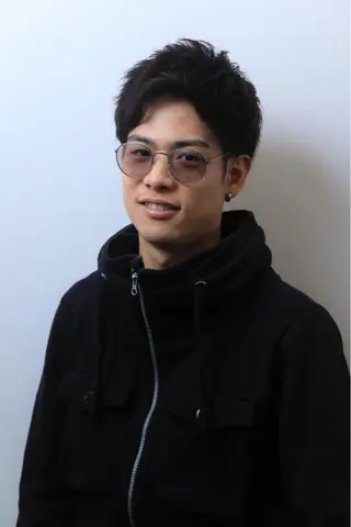 ヨシダ ジュンのヘアスタイル