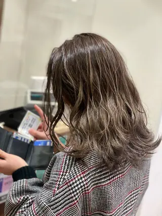 セミロング カラー 💎大人ハイライト 💎上杉一也💎のヘアスタイル