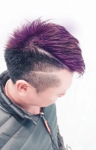 ショート カラー メンズ au美容室所属・au栄矢場町 水素髪質改善Tのヘアスタイル