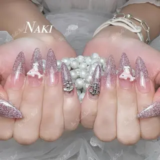 ネイル 🦋 Queenieのネイルデザイン