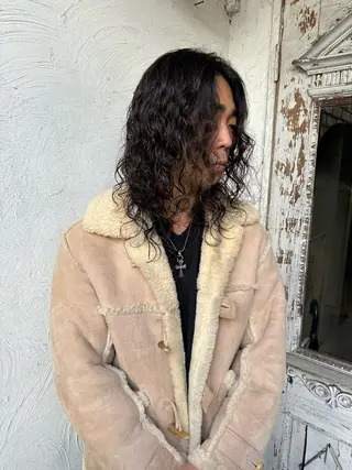 ロング カラー パーマ メンズ パーマ、髪質改善 カズマのヘアスタイル