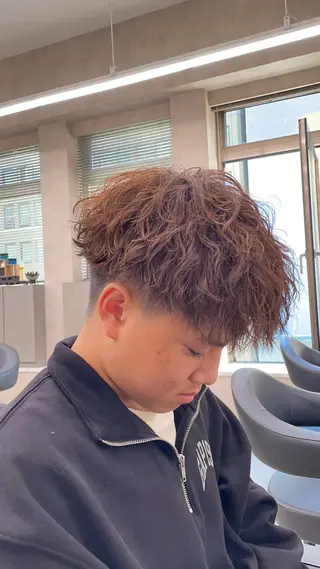 ショート パーマ ヘアアレンジ メンズ 艶カラー の達人のヘアスタイル